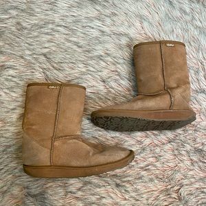 EMU Boots Size 9
